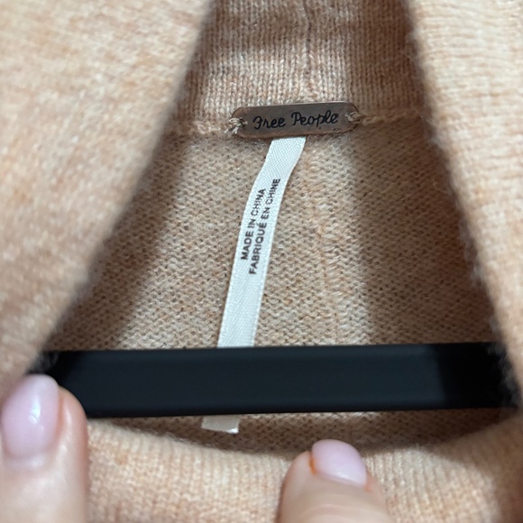 FREE PEOPLE CASHMERE SWEATER - Picture 3 of 12